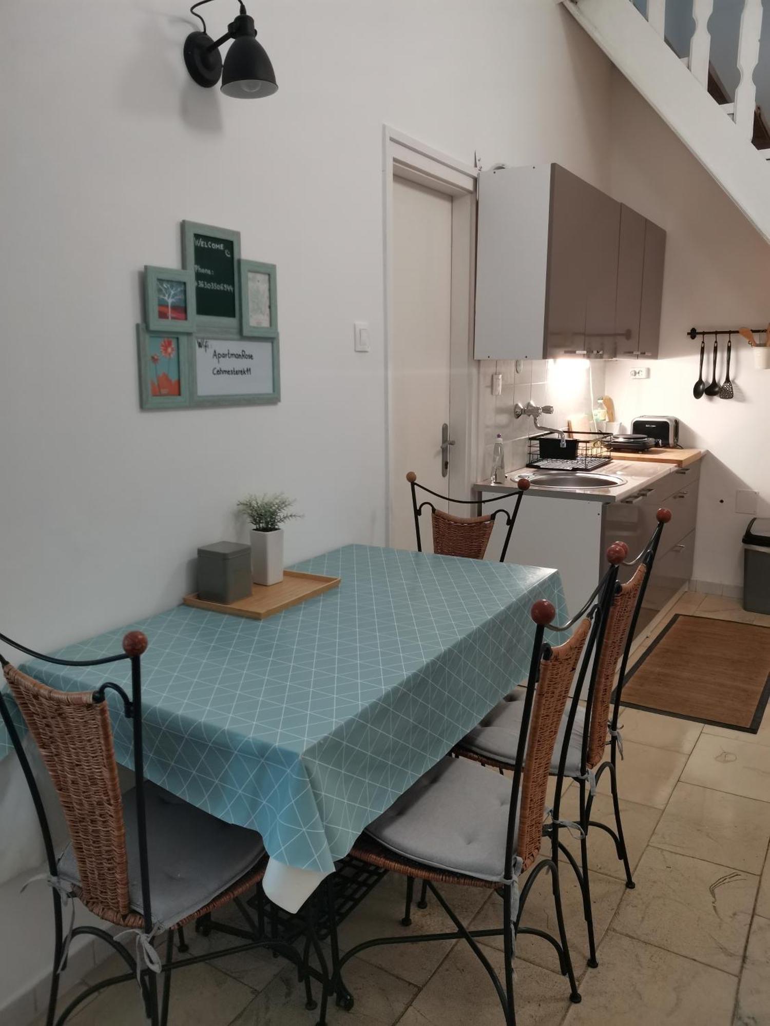 Apartman Rose Eger Exteriör bild